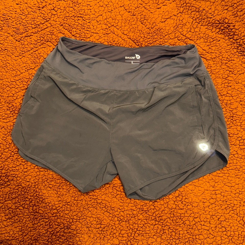 Baleaf running shorts with side pockets size L